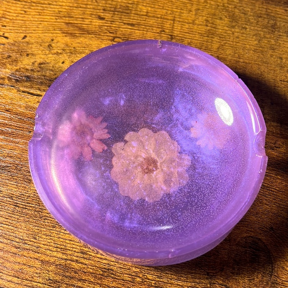 Ashtray with flowers in it or can be used as ring dish